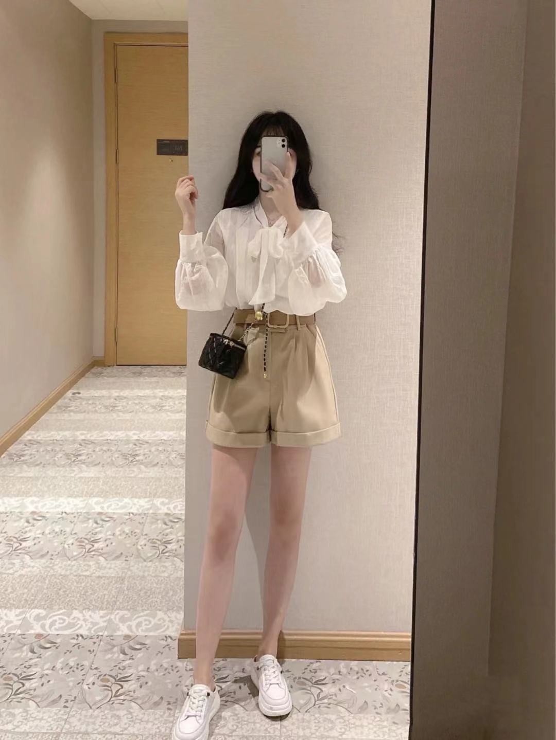 2022年新款夏天时尚西装短裤气质,2020年流行的西装裤穿搭