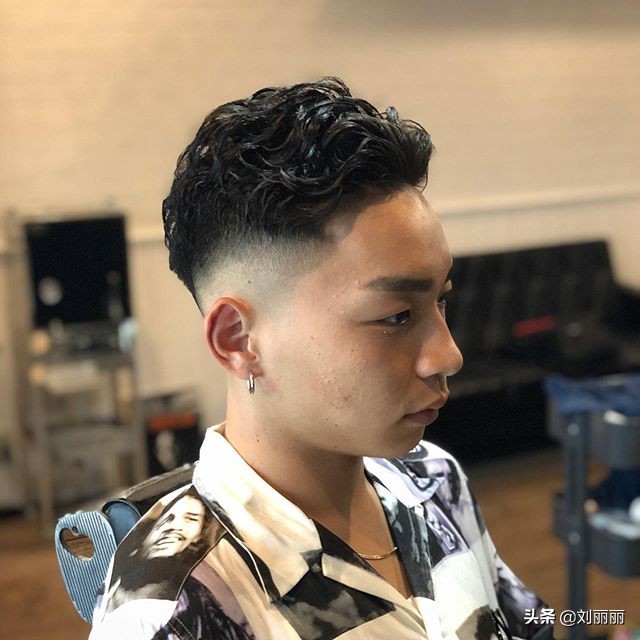 男士周边光发型,男士什么样的发型看起来阳光