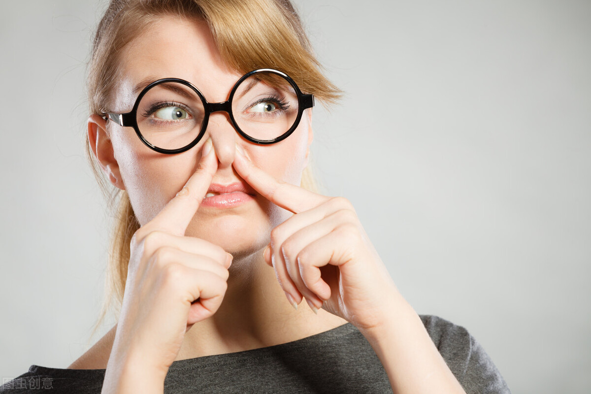 老人身上臭味怎么处理,老人身上气味很大是什么原因