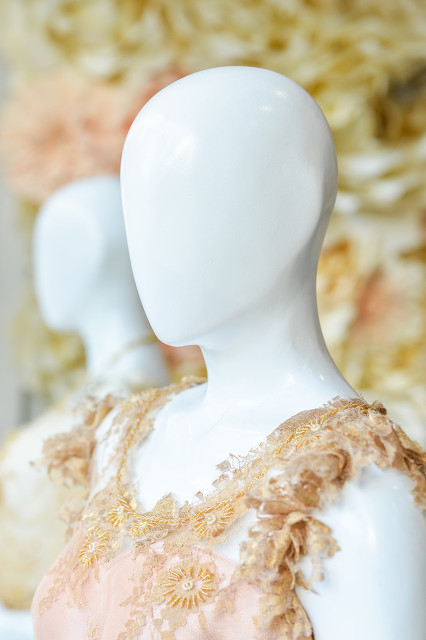 买衣服如何讲价攻略 (买衣服讲价小技巧有哪些)