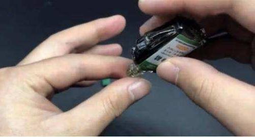 502胶水粘住了手最好用的方法,502胶水粘住手如何快速解决