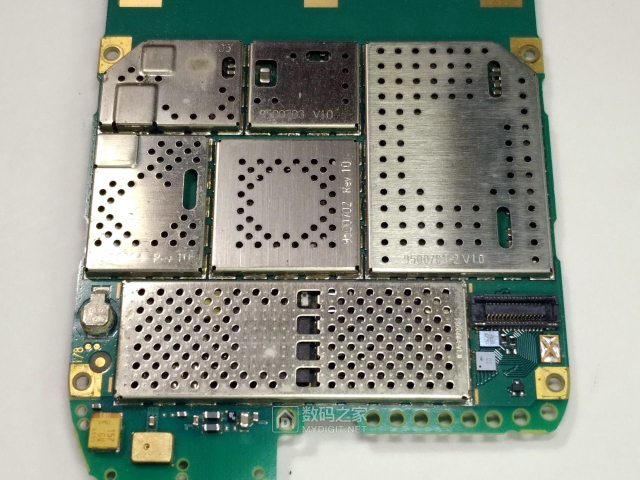 70余图拆解2008年款诺基亚全键盘旗舰E71,曾经的神机名不虚传