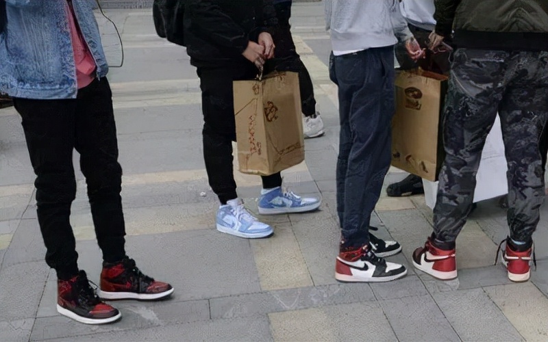 买鞋子尺码怎么选,运动鞋尺码要买偏大还是偏小