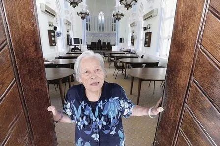 独腿外卖小哥日行四万步,送外卖小哥感动落泪