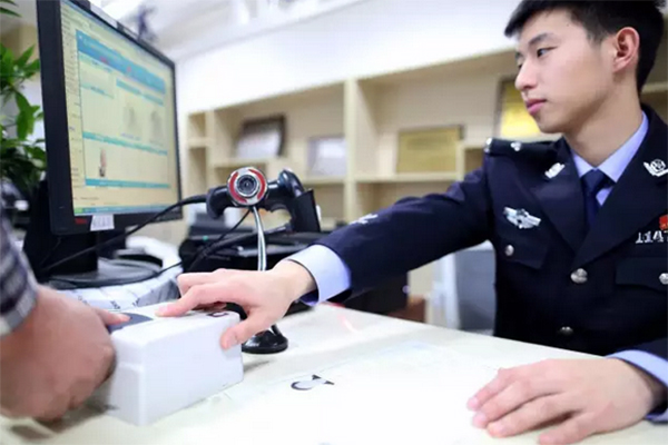 三胞胎小孩取名,三胞胎宝宝起名字大全男孩