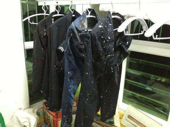 卫生纸和衣服一起洗了怎么去纸屑,衣服上沾了纸屑用洗衣机洗得掉吗