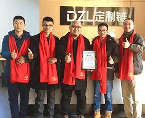 90后山东小伙创业史视频,90后小伙创业卖衣服