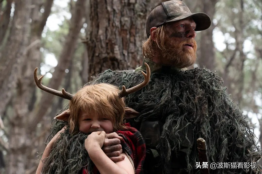 男孩一出生就长着一对鹿角,一个婴儿刚生下来就长了翅膀