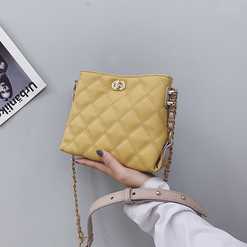 贝拉女王包包,轻奢女王带货复古包包