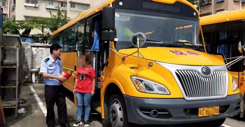 校车突发故障,校车出现故障