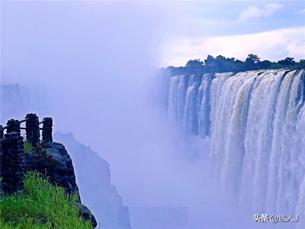 #全民热遗#小天独家，你敢不敢在这个瀑布上洗澡？