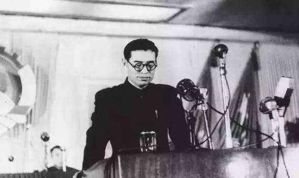 朝鲜战争加剧，高岗主张东北工业内迁。周总理：消极迁移不好