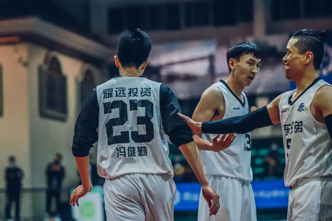 扎根佛山12年！两夺全国冠军！他们的篮球世界，没有声音