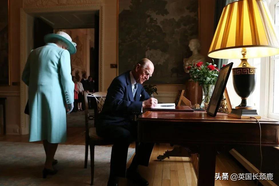 “感谢74年的陪伴，来生一定要再做我的爱人，好吗？”