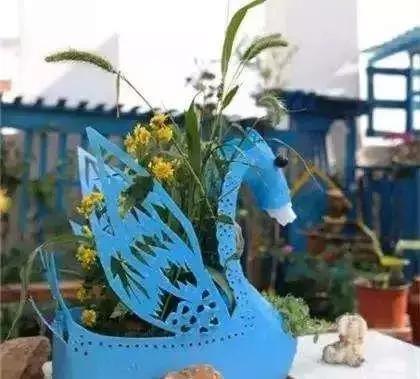 洗衣液瓶改造成花瓶怎么改造,空洗衣液瓶改造成花瓶的教程