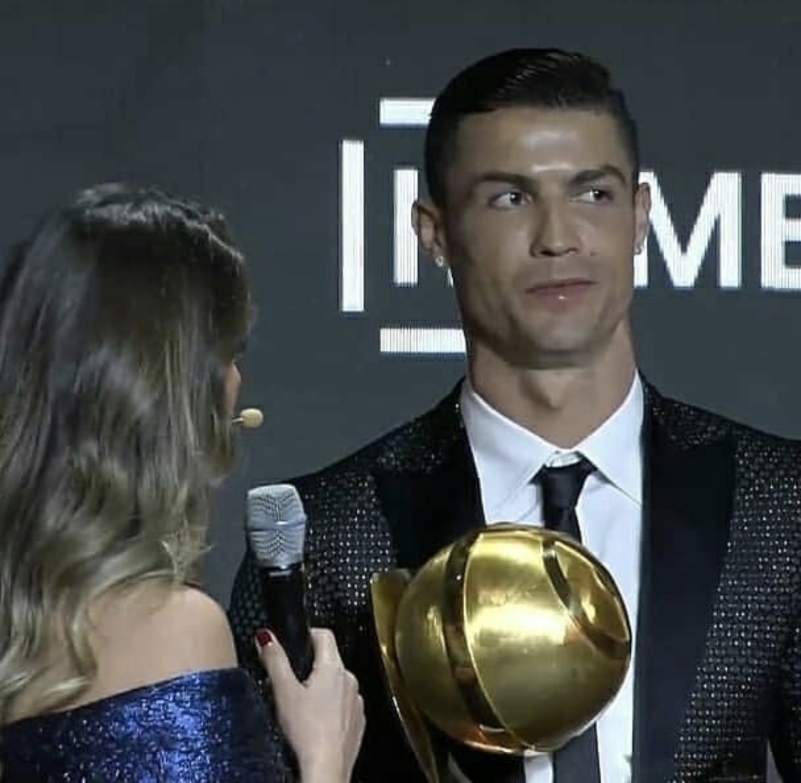 c罗尤文欧冠夺冠颁奖典礼,c罗五夺金球铸传奇