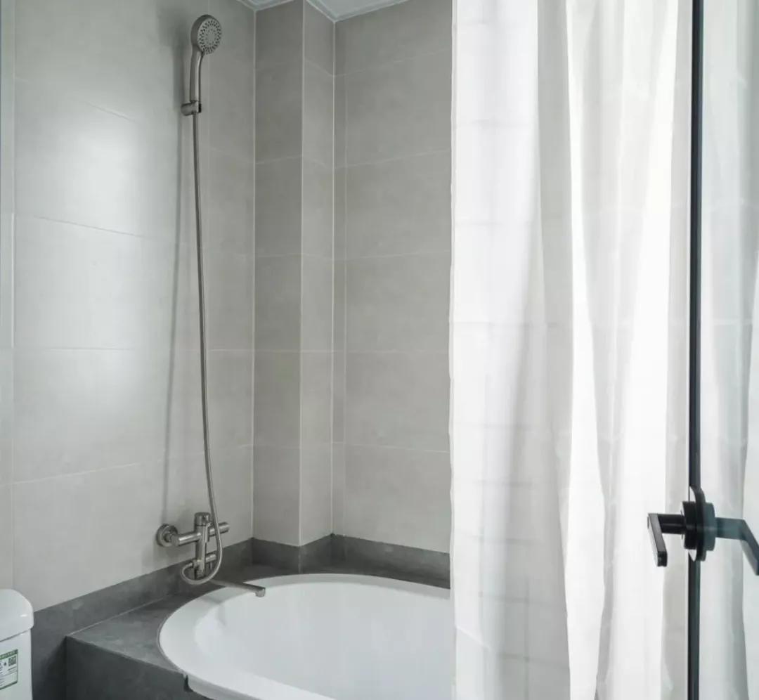 3平米卫生间加浴缸,4平方的卫生间有浴缸和大洗漱台