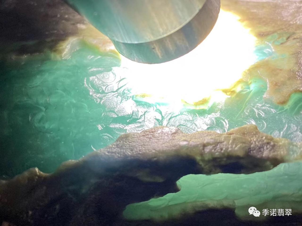 翡翠高冰小料值得买吗,高冰翡翠原石小料价格