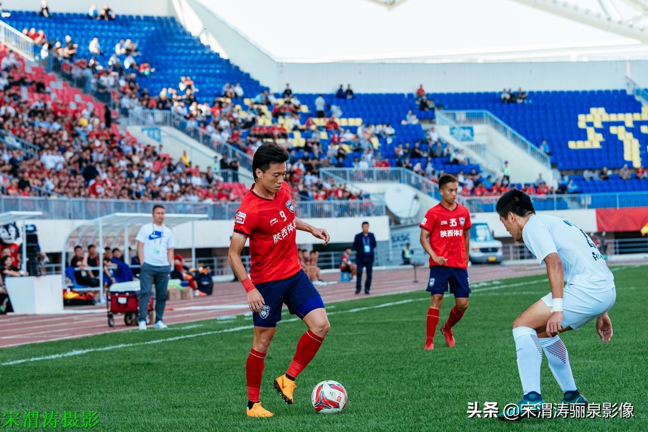 他有意识，脚下的控球和突破技术，任意球出色，左脚打门力量奇大