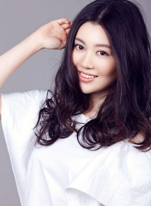 暖春演员今昔对比小花大学毕业,暖春小花影后