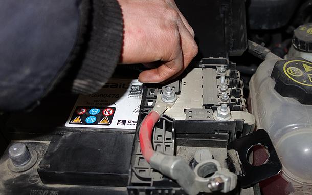 冬天汽车启动困难的原因是什么,冬季汽车启动困难解决方法