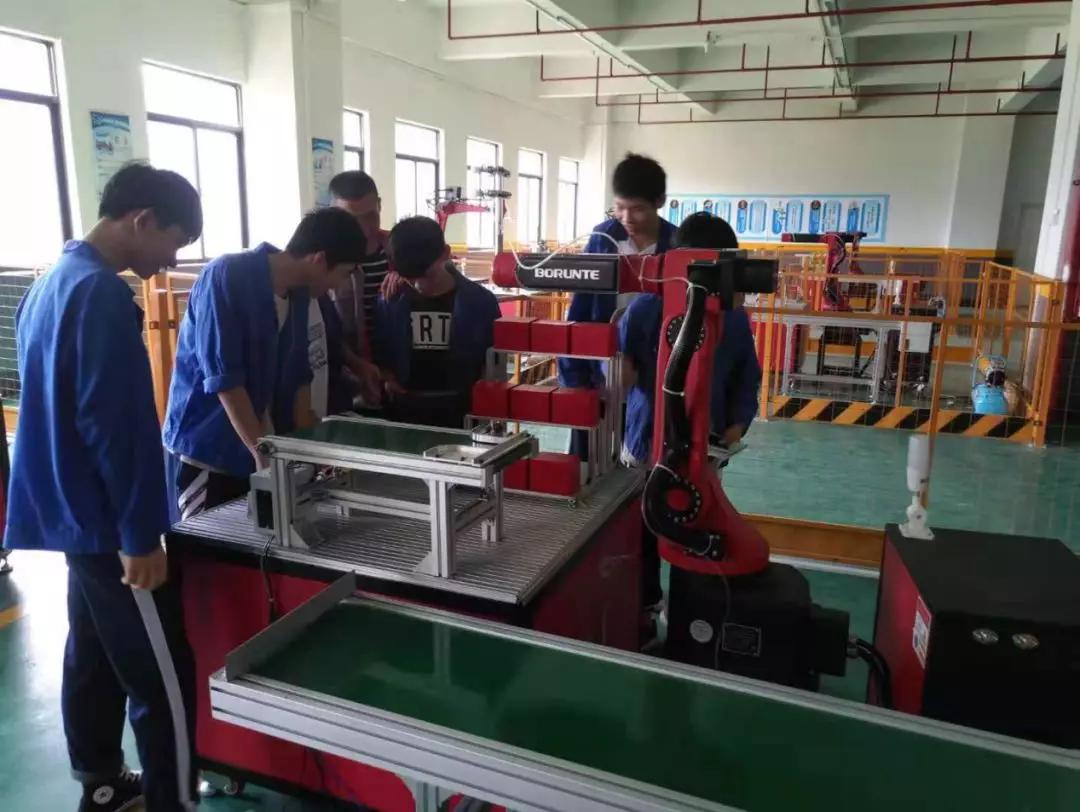 广东省最好的技工中专学校,广东现代信息技工学校