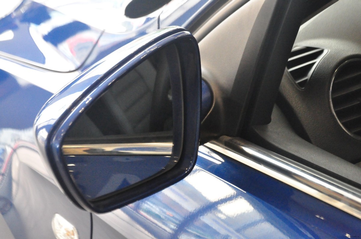 宝马下雨天后视镜看不清怎么办,后视镜下雨看不清楚按什么键