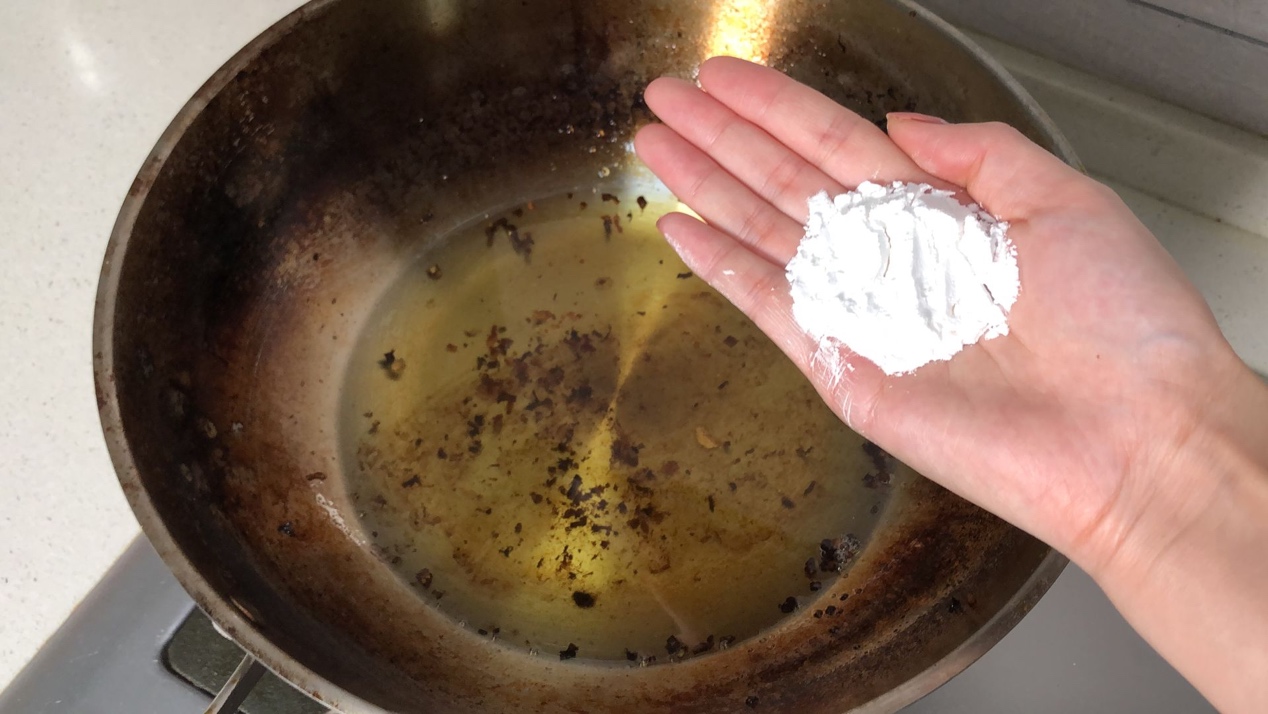 炸过的油扔掉浪费,炸过东西的油别倒掉教你一个诀窍