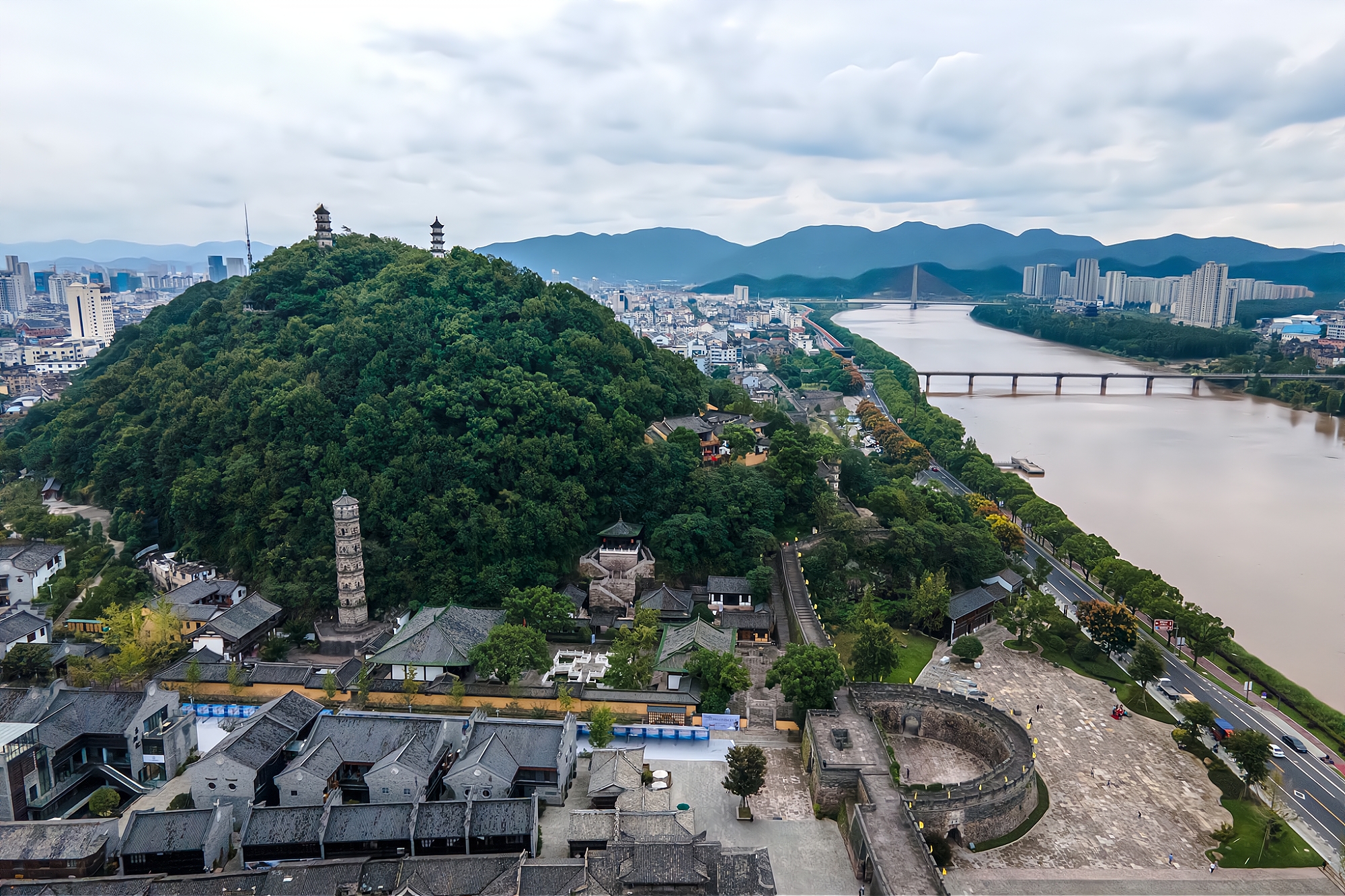 浙江被低估的一个古镇是,浙江省临海市旅游风景区