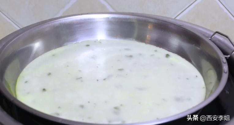 陕西凉皮正宗做法放不放麻酱,手把手教你做出陕西特色小吃凉皮