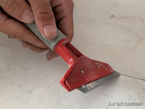 衣柜与瓷砖缝隙打美缝还是玻璃胶,800*800地砖美缝留多大缝隙