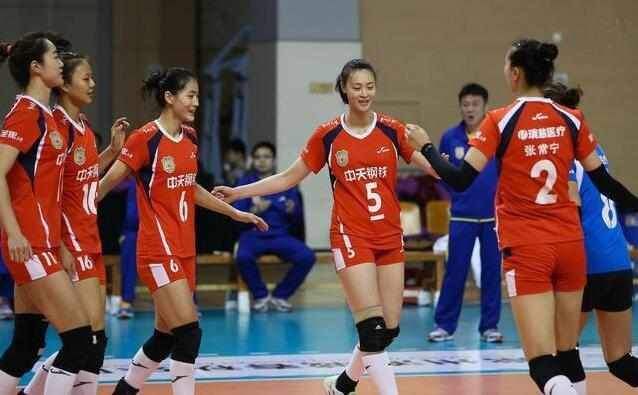 她是巴西火辣排球女神，魔鬼身材，频繁换男友惹争议