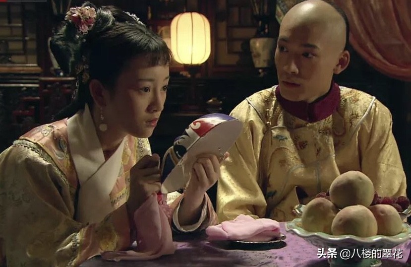 段誉可留学，乾隆能炒股，混编中国史与世界史的清奇画风