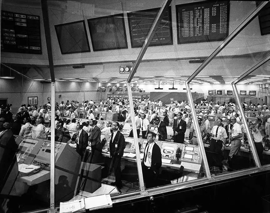 为何人类不再登月,人类曾经登月是假的吗