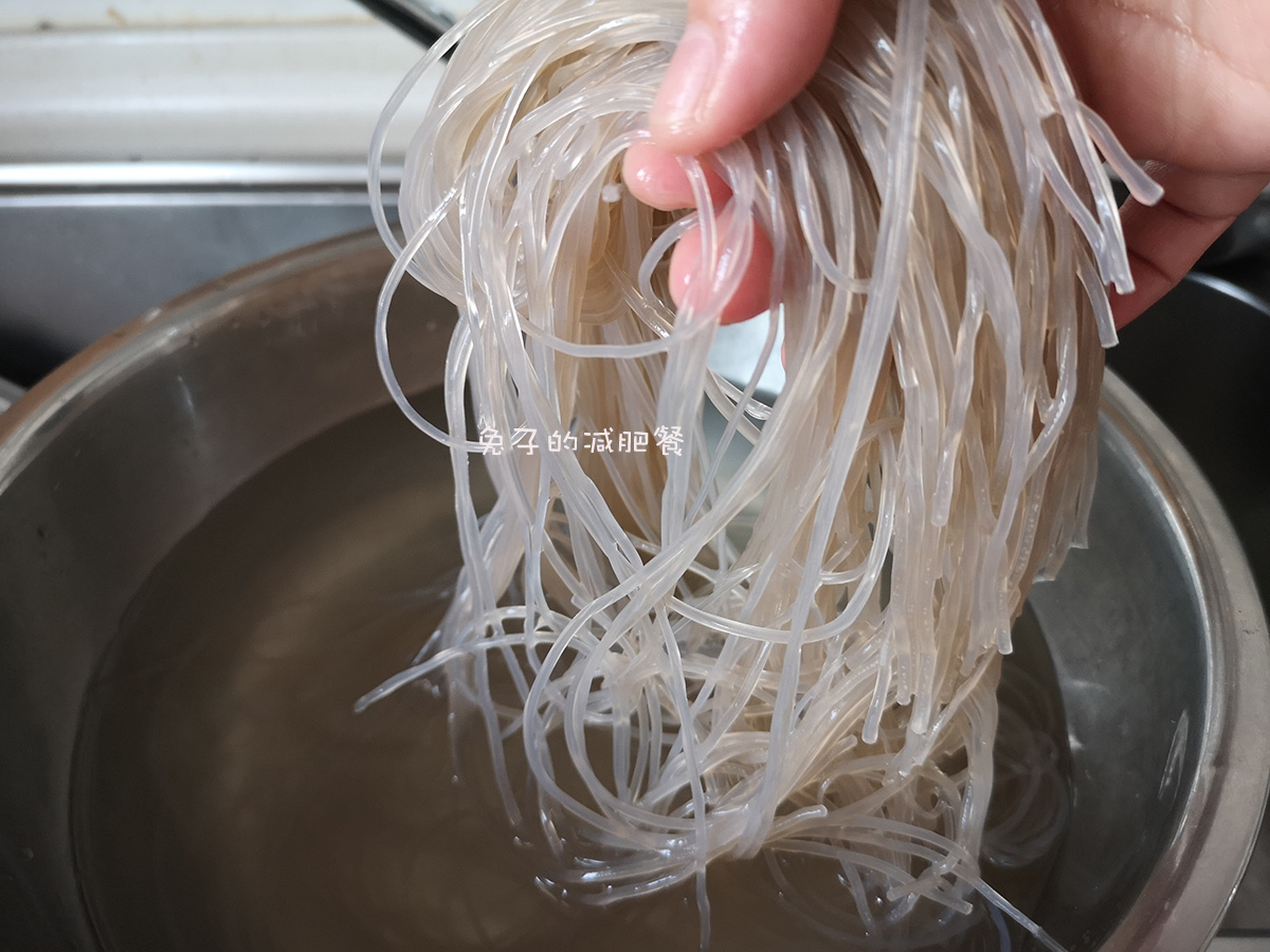 火锅底料速食酸辣粉做法,家庭版酸辣粉的做法火锅底料