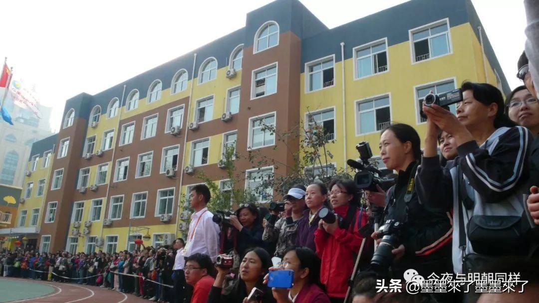 女儿在加拿大读书,女儿在学钢琴