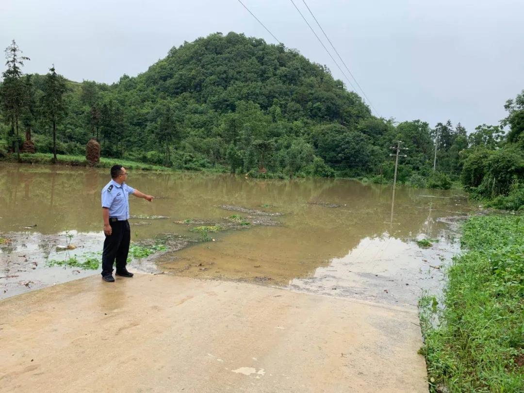地方最新暴雨预警,黔南大到暴雨预警