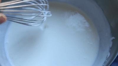 生日蛋糕奶油都用什么做的,生日蛋糕上面的奶油怎么做不会化