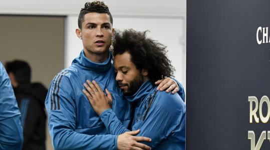 这是“真爱”,C罗晒帅气写真,前皇马队友怼C罗,球迷:好基友