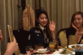 搞笑gif妹子的内心是崩溃的,搞笑gif妹子原来是个逗比