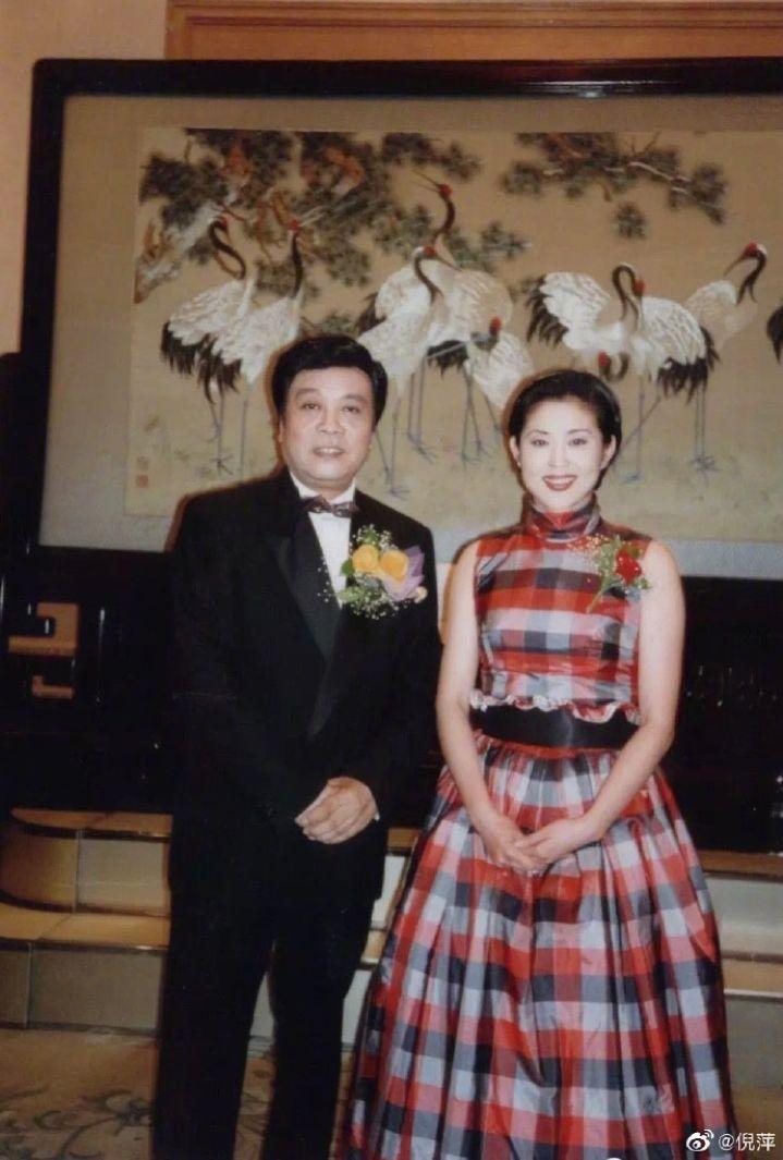 春晚主持人迭代：22岁小将混搭佟丽娅，38年头一遭