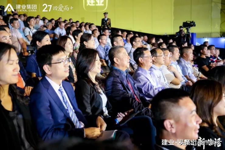 建业老胡发红包!打开手机APP,点击建业+好生活