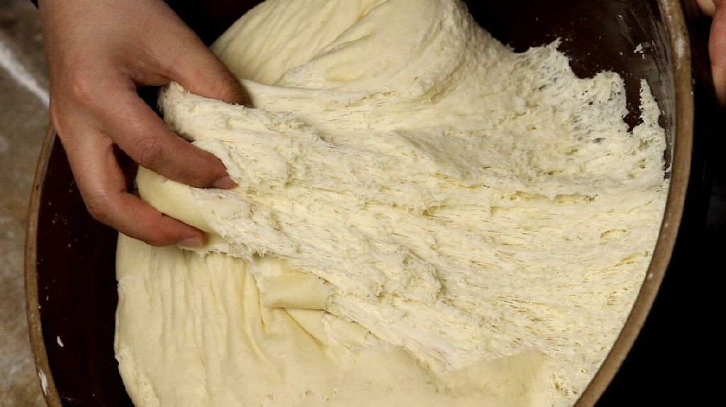 用酵母和泡打粉发面还用小苏打吗,发面时小苏打和泡打粉怎么放