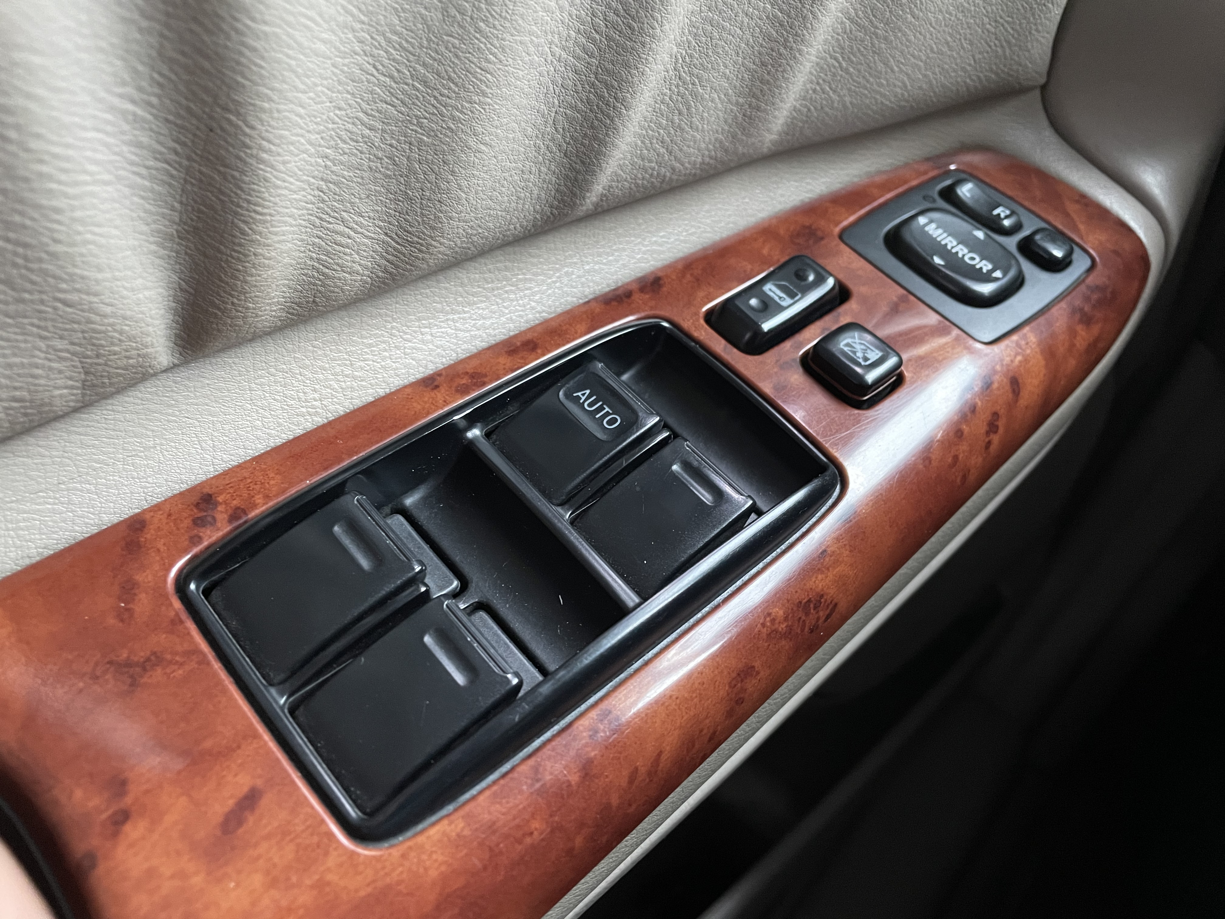 花两万块买一台老奔驰,花两万买一台豪车