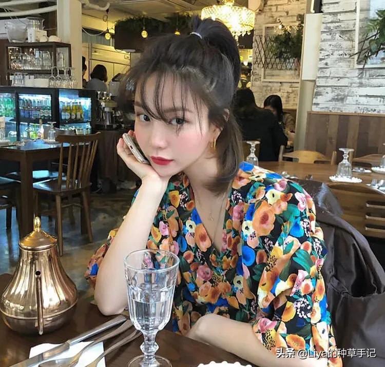 不要再披头散发了夏天适合的发型,披着和扎着都好看的浅层次发型