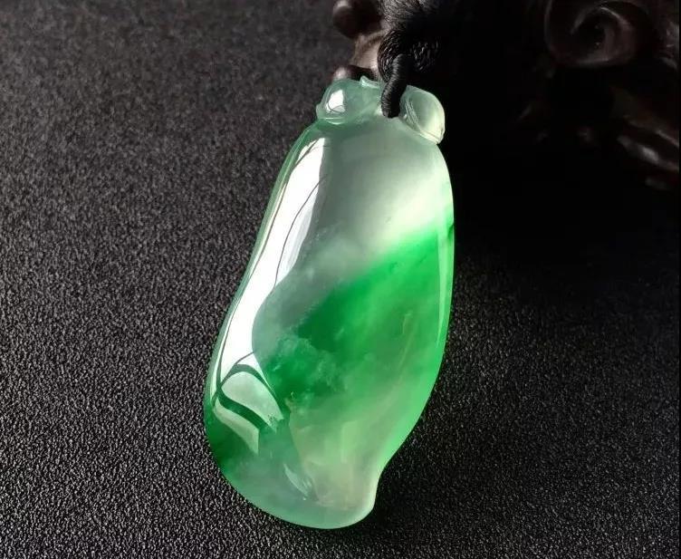 好的翡翠挂件是什么样的呢,怎样选购翡翠挂件