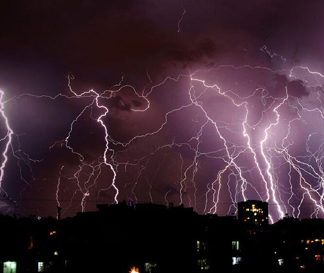 五雷正法雷电,感受雷电的歌曲