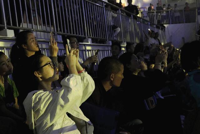 陈瑞庄心妍还有谁,庄心妍沈阳演唱会穿的红色西装