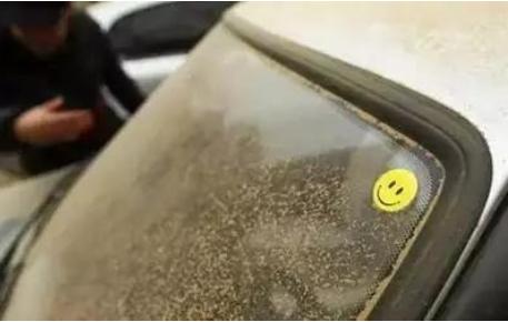 汽车玻璃升降器缝隙脏了怎么清理,汽车玻璃贴膜后有脏点怎么处理