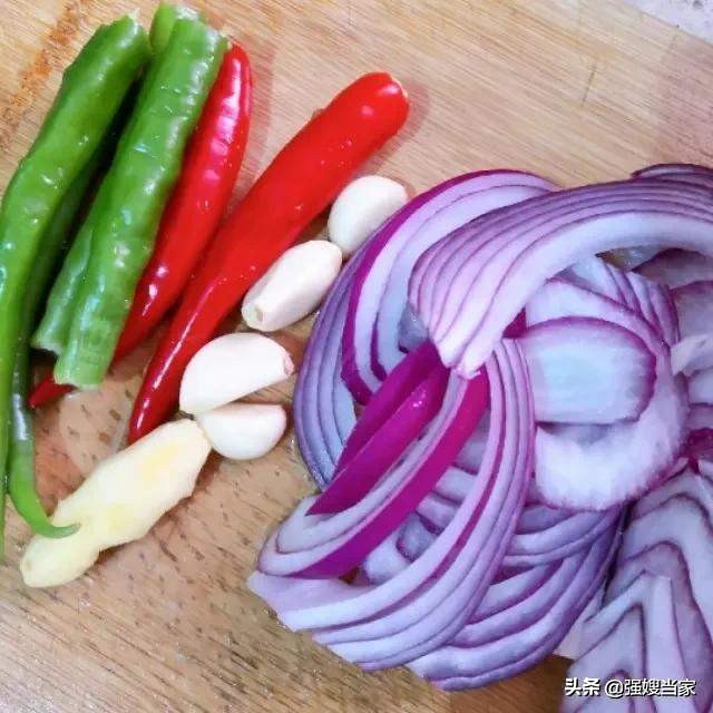 洋葱炒鸡肉放了陈醋,洋葱炒鸡肉的做法窍门是什么